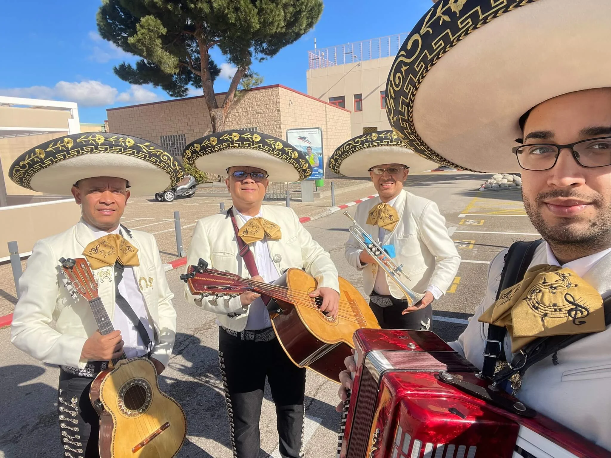 Mariachi tocando en Madrid en una boda - Mariachi Madrid Show